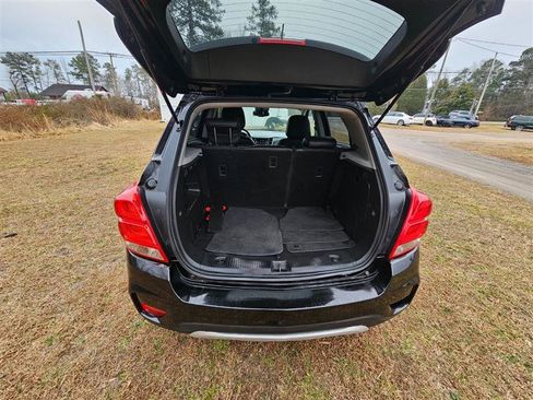 Used 2020 Chevrolet Trax LT w/ LT Convenience Package image 24