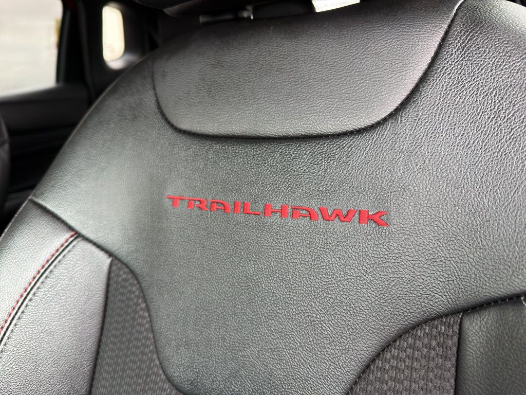 Used 2025 Jeep Compass Trailhawk AWD/4WD image 18