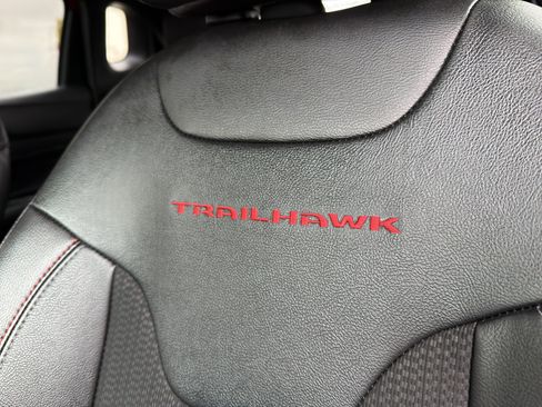 Used 2025 Jeep Compass Trailhawk AWD/4WD image 18