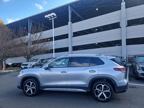 New 2025 Volkswagen Tiguan SE image 7