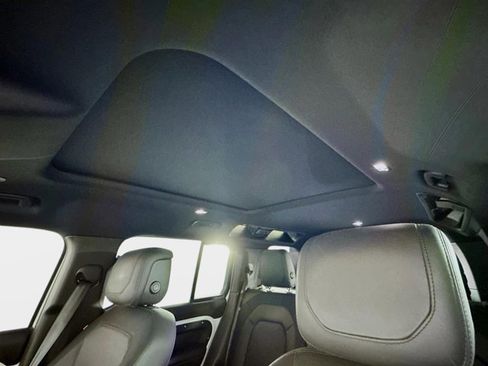 Used 2024 Land Rover Defender 110 X-Dynamic SE image 14