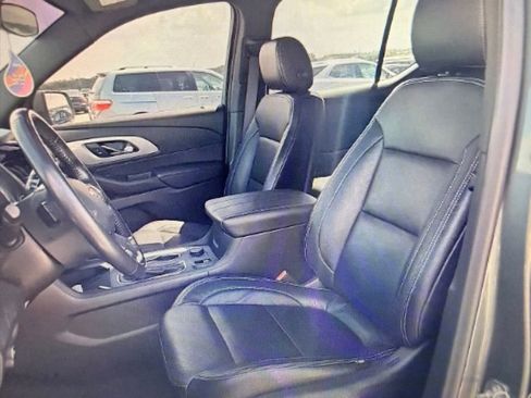 Used 2022 Chevrolet Traverse LT FWD image 6