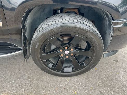 Used 2011 Cadillac Escalade ESV Luxury AWD/4WD image 11