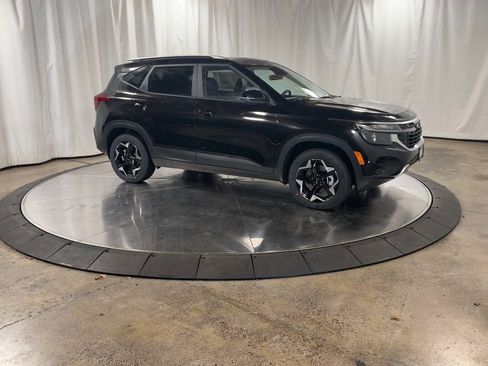 Certified 2025 Kia Seltos S image 3