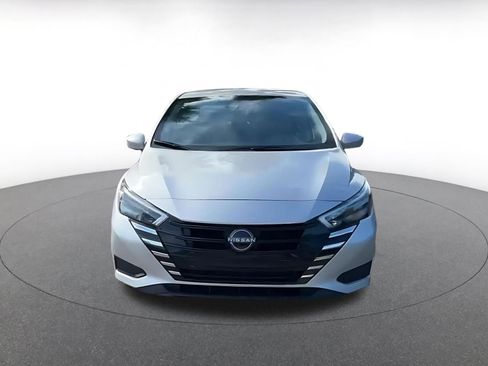 Used 2025 Nissan Versa SV image 3