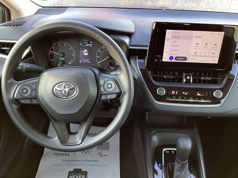 Used 2025 Toyota Corolla LE image 13