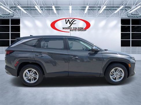 Used 2025 Hyundai Tucson SE image 2