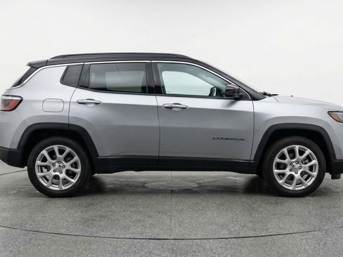 Used 2025 Jeep Compass Limited image 11