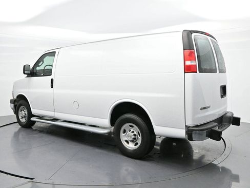 Used 2024 Chevrolet Express 2500 w/ Driver Convenience Package RWD image 5