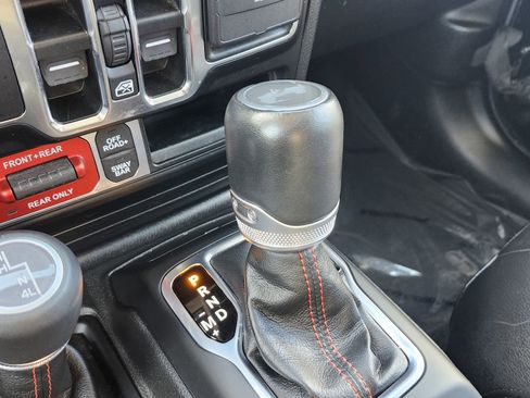 Used 2022 Jeep Wrangler Unlimited Rubicon w/ Steel Bumper Group image 30