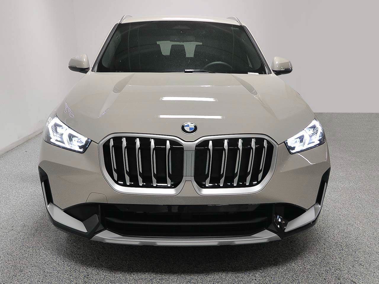 Used 2027 BMW X1 xDrive28i AWD/4WD image 2