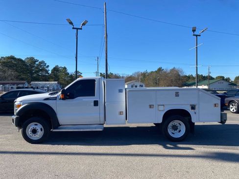 Used 2015 Ford F550 2WD Regular Cab Super Duty image 2