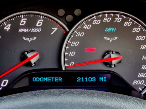 Used 2006 Chevrolet Corvette Convertible w/ Preferred Equipment Group image 32