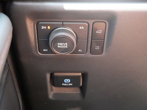 Used 2025 Ford Expedition Active AWD/4WD image 27