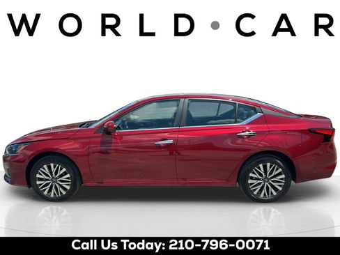 Used 2025 Nissan Altima 2.5 SV w/ SV Premium Package AWD/4WD image 6