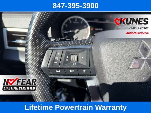 Used 2024 Mitsubishi Outlander SE image 35