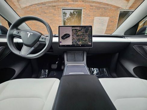 Used 2023 Tesla Model Y Long Range AWD/4WD image 42