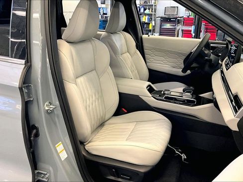 New 2026 Mitsubishi Outlander SEL FWD image 11