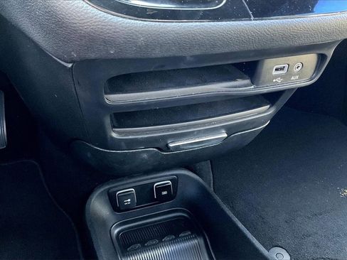 Used 2018 Chrysler Pacifica Limited w/ S Appearance Package image 20