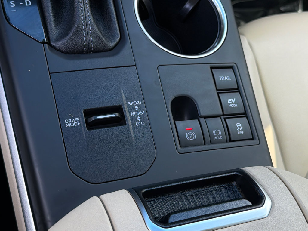 Used 2025 Toyota Highlander XLE AWD/4WD image 32