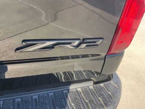 Used 2024 Chevrolet Silverado 2500 ZR2 w/ Technology Package image 10