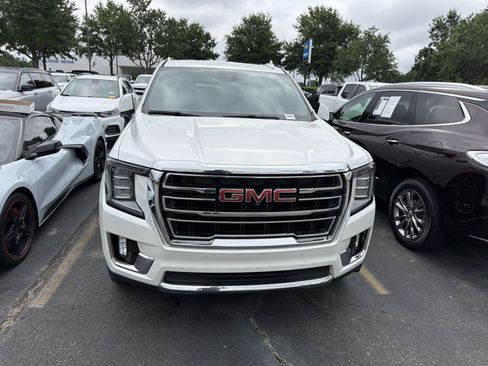 Used 2023 GMC Yukon XL SLT w/ SLT Luxury Package RWD image 3