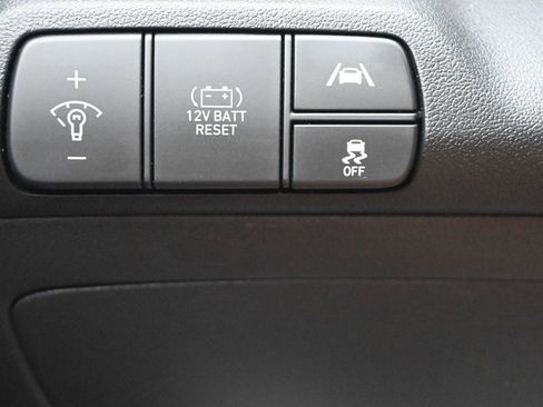 Used 2022 Hyundai Elantra Blue image 25