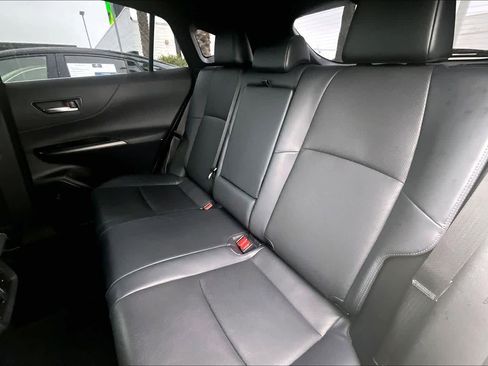 Used 2021 Toyota Venza Limited image 19