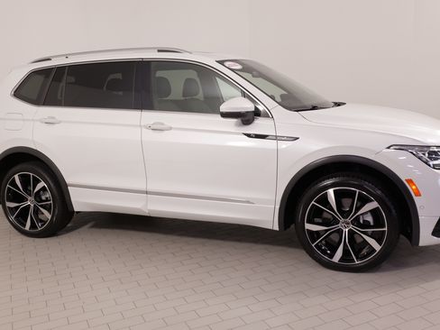 Used 2024 Volkswagen Tiguan SEL R-Line AWD/4WD image 9
