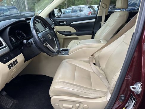Used 2017 Toyota Highlander XLE AWD/4WD image 13