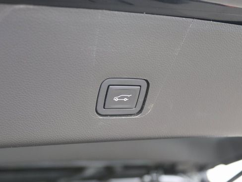 Used 2020 Chevrolet Traverse RS image 17