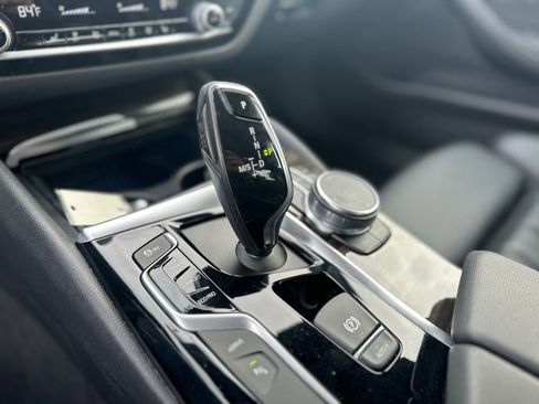 Used 2018 BMW 530e xDrive image 35