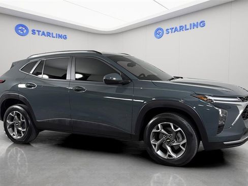 Used 2025 Chevrolet Trax LT image 12