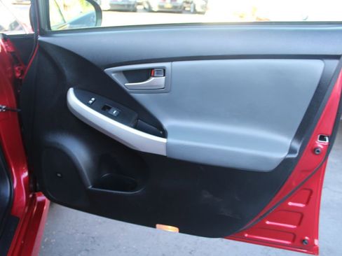 Used 2015 Toyota Prius Five w/ Advanced Technology Package image 19