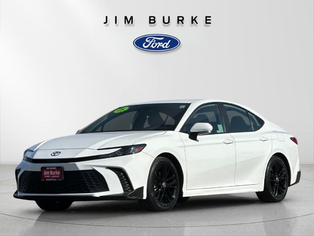 Used 2025 Toyota Camry SE FWD image 1