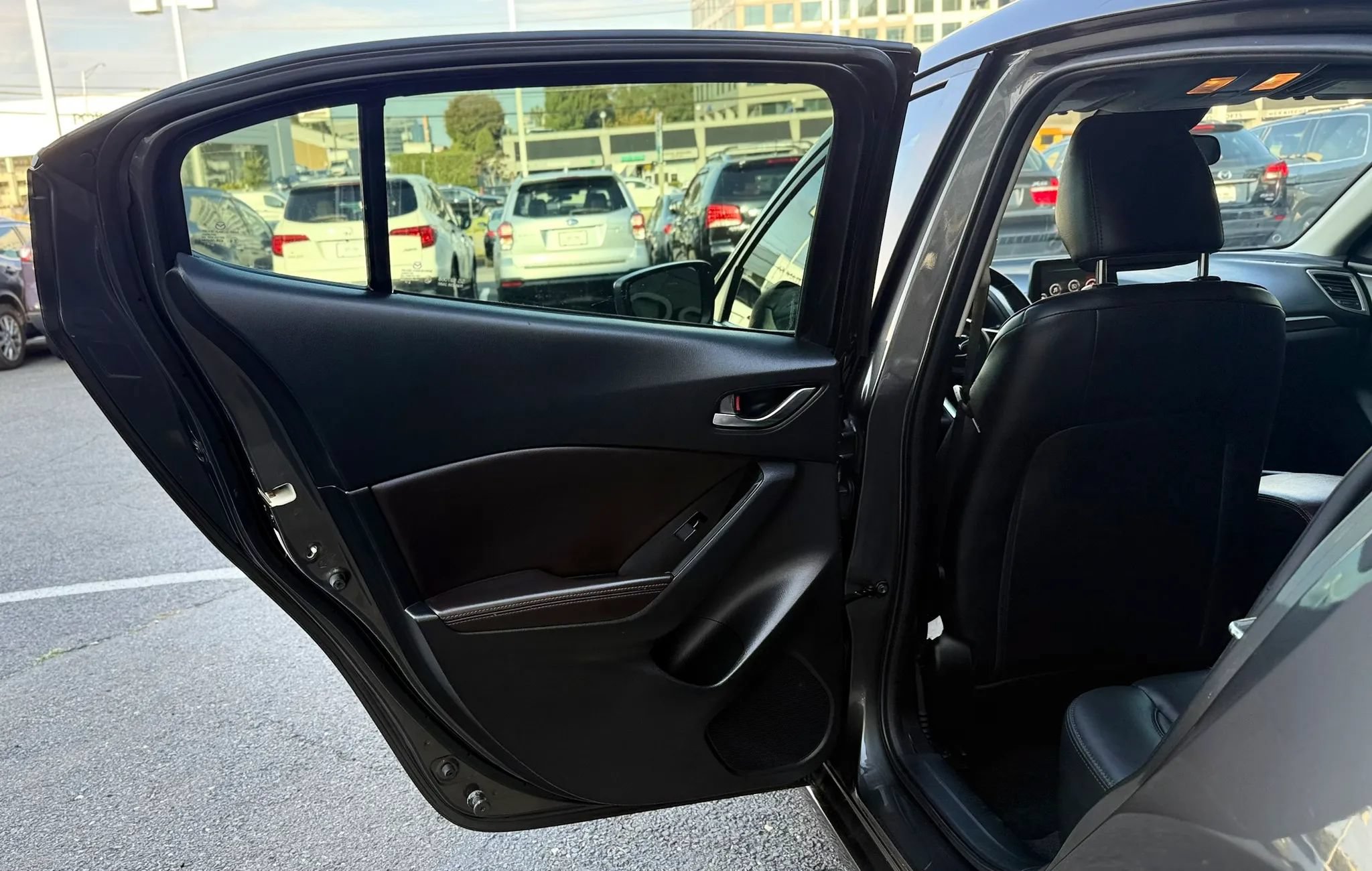 Used 2018 MAZDA MAZDA3 Touring FWD image 26