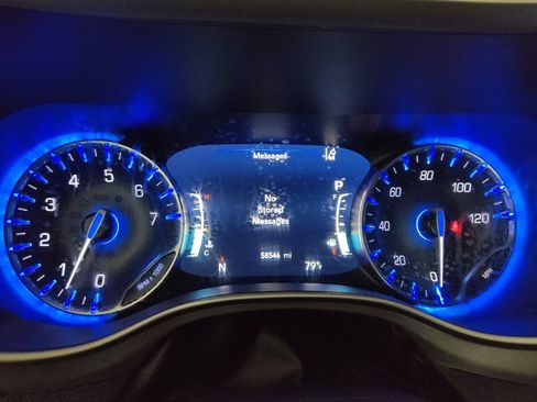 Used 2023 Chrysler Pacifica Touring FWD image 23