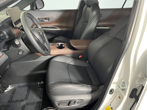 Used 2023 Toyota Venza XLE AWD/4WD image 10