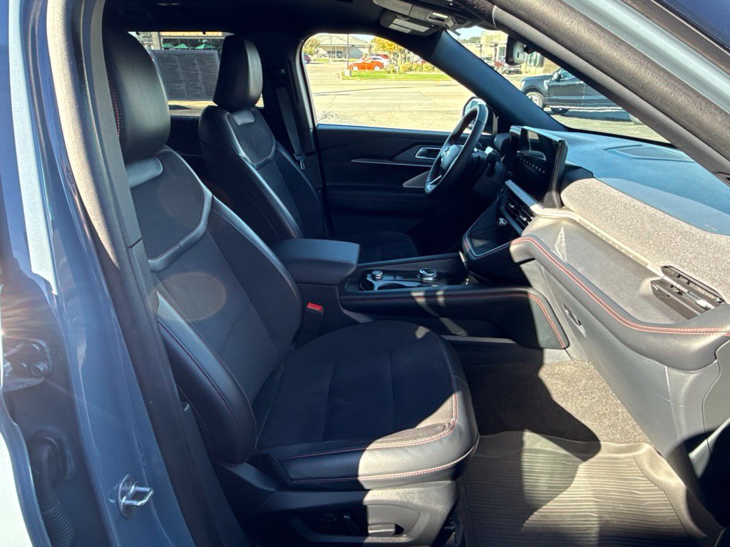Used 2025 Ford Explorer ST AWD/4WD image 40