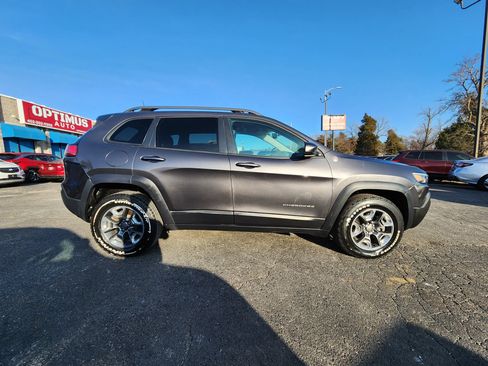 Used 2019 Jeep Cherokee Trailhawk w/ Cold Weather Group AWD/4WD image 8