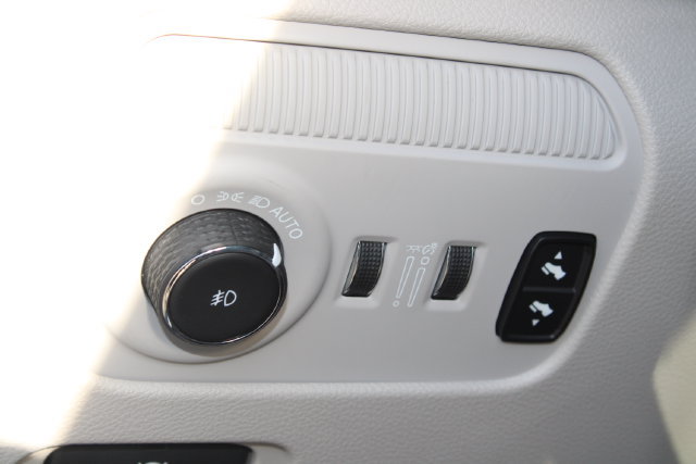 Used 2023 Jeep Grand Wagoneer L 4WD w/ Flexible Seating Group image 14