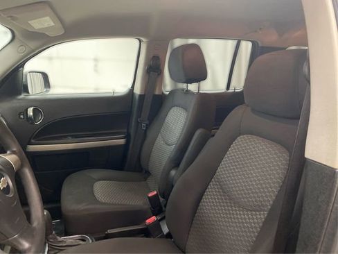 Used 2010 Chevrolet HHR LS image 9