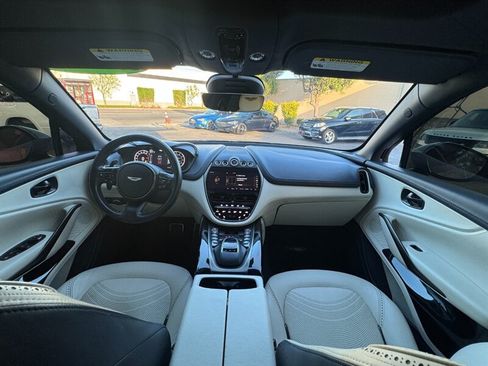 Used 2022 Aston Martin DBX AWD/4WD image 32