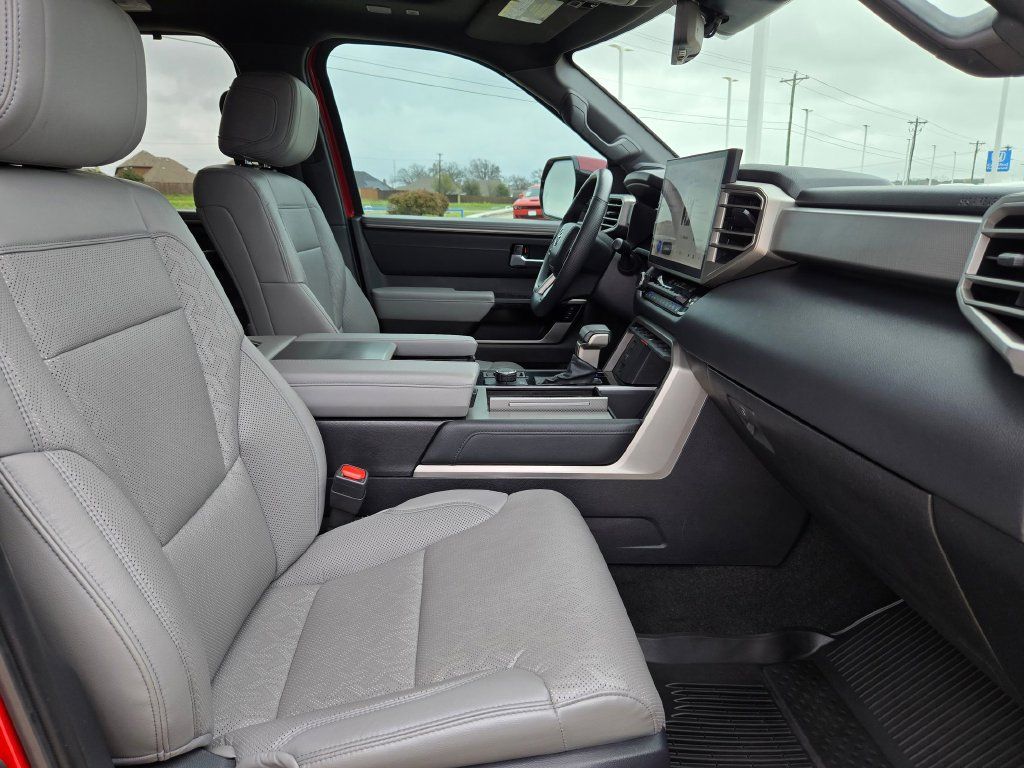 Used 2025 Toyota Sequoia Limited w/ Tow Technology Package AWD/4WD image 27