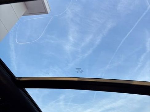 Used 2025 Volvo XC40 B5 Plus image 22