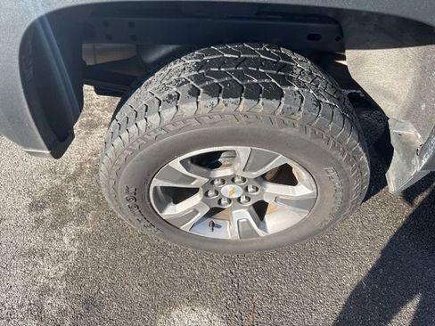 Used 2017 Chevrolet Colorado Z71 AWD/4WD image 9