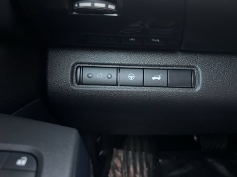 Used 2025 Nissan Pathfinder SV AWD/4WD image 48