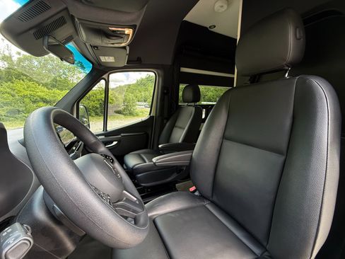 Used 2022 Mercedes-Benz Sprinter 3500 image 12