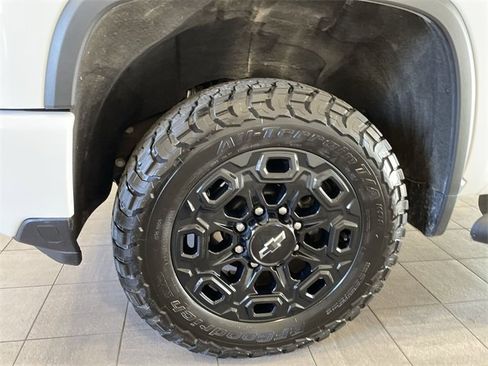 Used 2024 Chevrolet Silverado 2500 LT w/ Z71 Sport Edition image 8