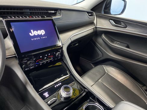 Certified 2023 Jeep Grand Cherokee Limited w/ Luxury Tech Group II image 14